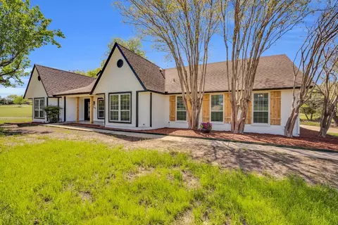3011 Oak Tree Ln, Midlothian, TX 76065