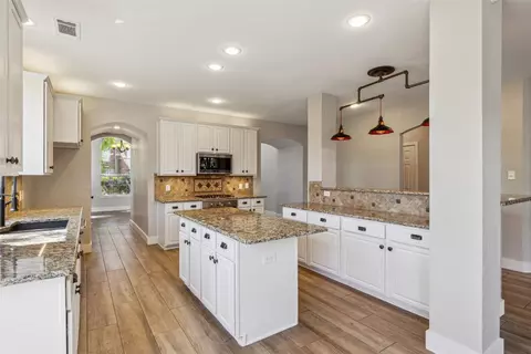 5400 Broken Bend Dr, Mckinney, TX 75072