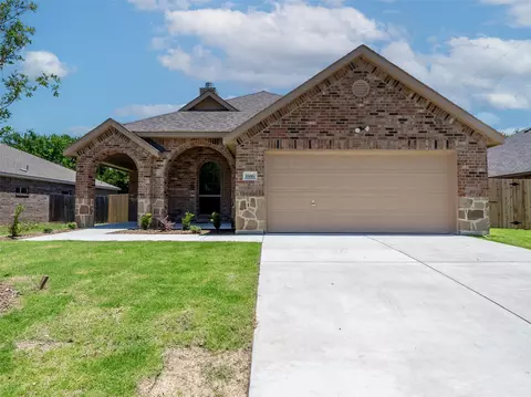 1916 Carrington Dr, Glenn Heights, TX 75154