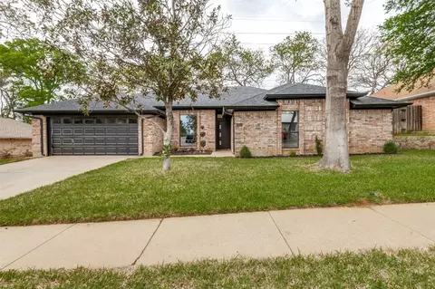 3845 Berkshire Ln, Bedford, TX 76021