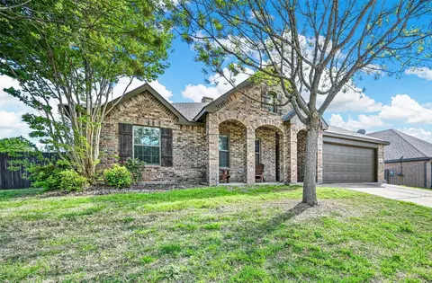 801 Forest Heights Dr, Crowley, TX 76036