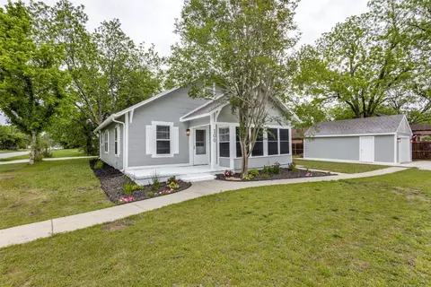 200 E Walcott St, Pilot Point, TX 76258