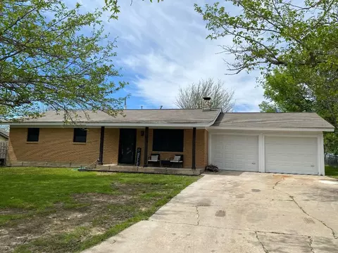 205 Shoshone St, Comanche, TX 76442
