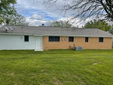Exterior - 205 Shoshone St, Comanche, TX 76442 photo 6 of 11