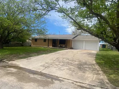 Exterior - 205 Shoshone St, Comanche, TX 76442 photo 2 of 11