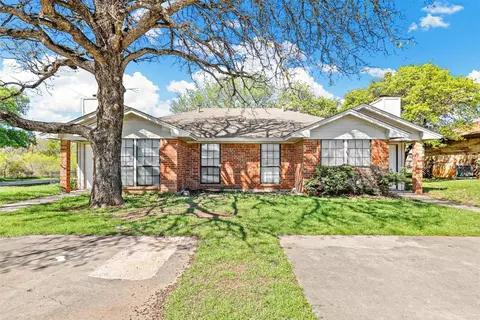 103 Oakwood Ln, Kennedale, TX 76060