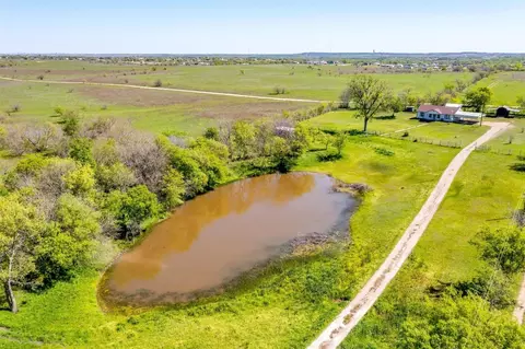 8832 Skyline Dr, Joshua, TX 76058