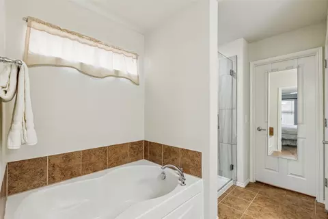 Bath - 4504 Jaylin St, Fort Worth, TX 76244 photo 4 of 5