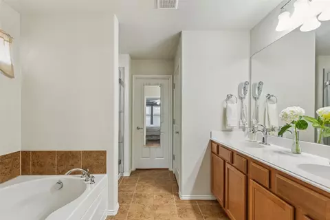 Bath - 4504 Jaylin St, Fort Worth, TX 76244 photo 2 of 5