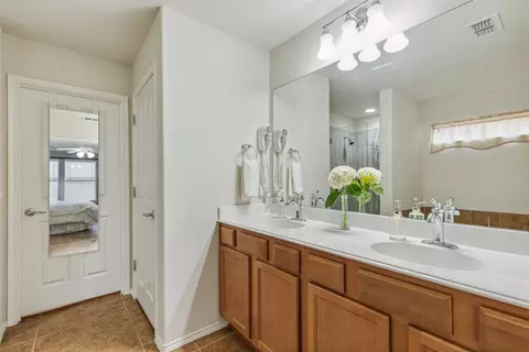 Bath - 4504 Jaylin St, Fort Worth, TX 76244 photo 3 of 5
