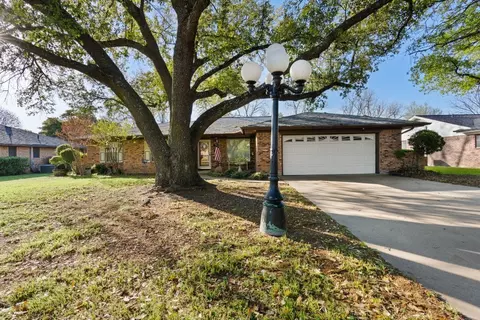 1013 Princeton Pl, Cleburne, TX 76033