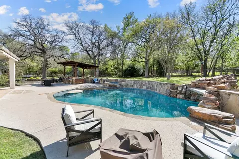 149 N Broadway Rd, Azle, TX 76020