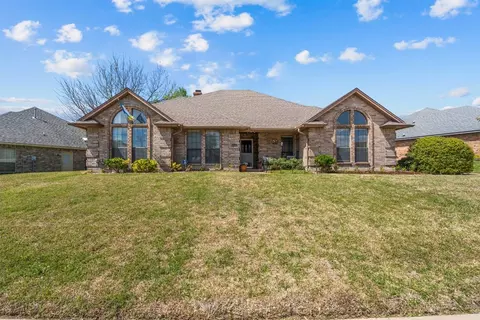 10167 Trail Ridge Dr, Benbrook, TX 76126
