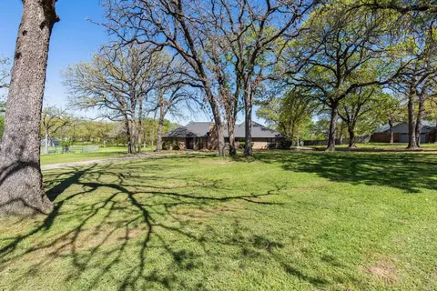 121 Towering Oaks Ct, Burleson, TX 76028