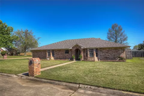 1413 Live Oak St, Sulphur Springs, TX 75482