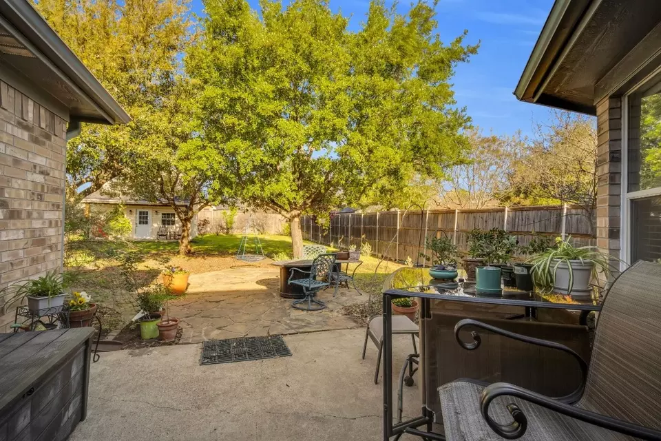Exterior - 8002 Peregrine Trl, Arlington, TX 76001 photo 4 of 9