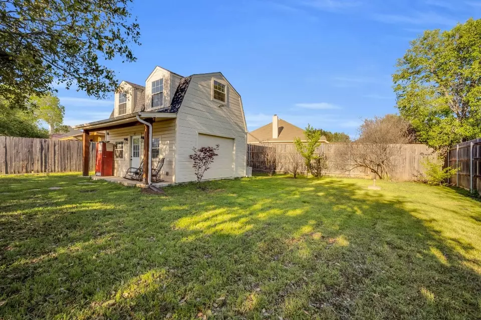 Exterior - 8002 Peregrine Trl, Arlington, TX 76001 photo 6 of 9