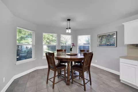 Dining - 8002 Peregrine Trl, Arlington, TX 76001 photo 1 of 1