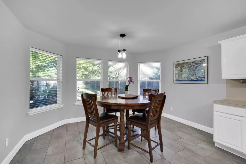 Dining - 8002 Peregrine Trl, Arlington, TX 76001 photo 1 of 1