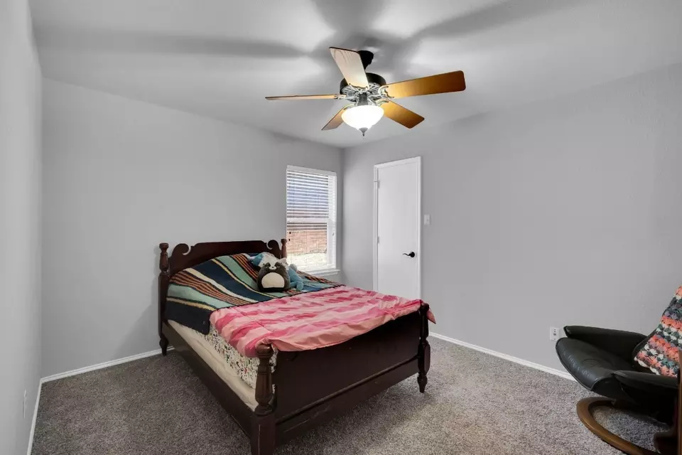 Bedroom - 8002 Peregrine Trl, Arlington, TX 76001 photo 5 of 6