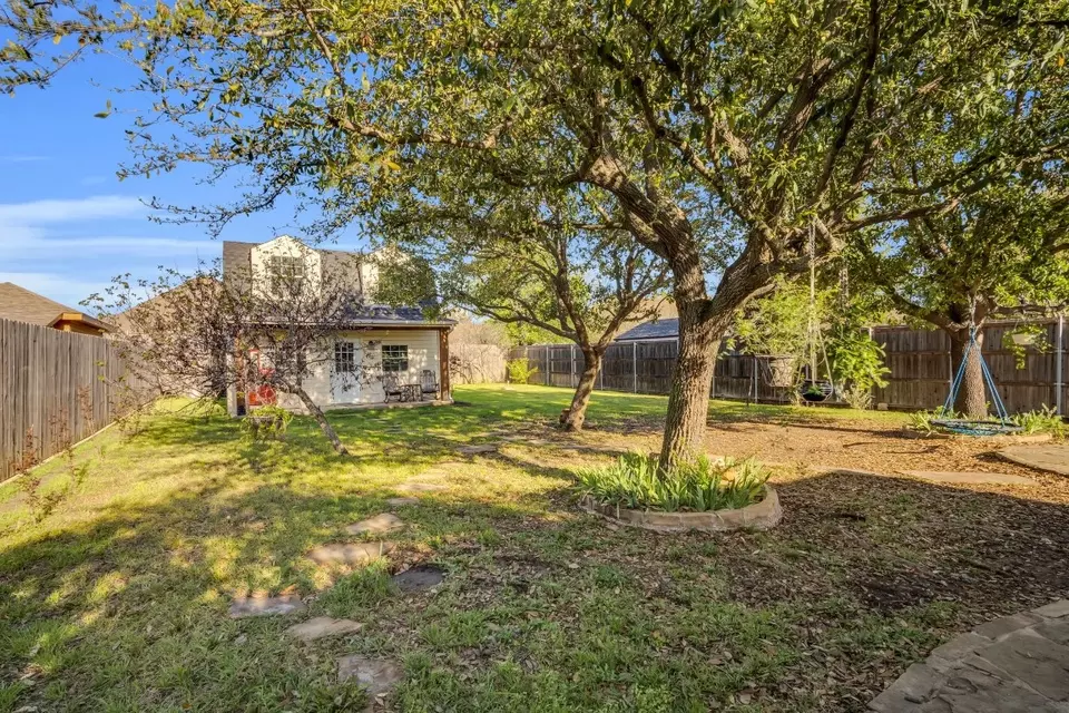 Exterior - 8002 Peregrine Trl, Arlington, TX 76001 photo 9 of 9