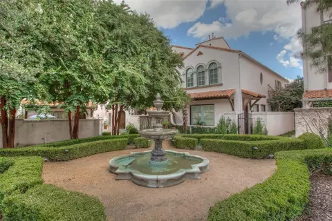 240 Casa Blanca Cir, Fort Worth, TX 76107