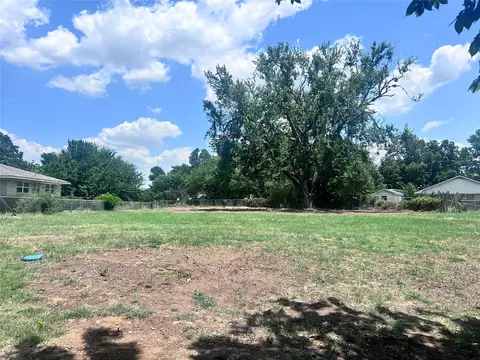 . W Hughes Street, Collinsville, TX 76233