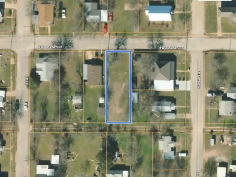 105 W Bloodworth St, Olney, TX 76374