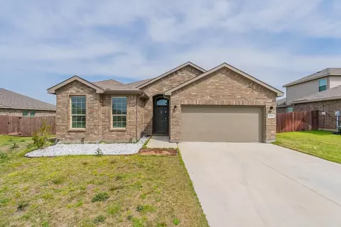 404 Regatta Ln, Azle, TX 76020