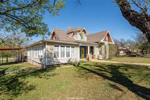 301 Petit Ave, Throckmorton, TX 76483