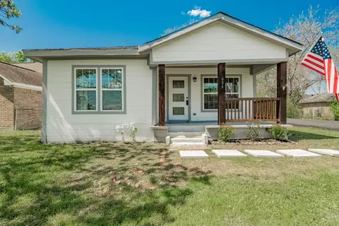 606 S Catherine St, Terrell, TX 75160