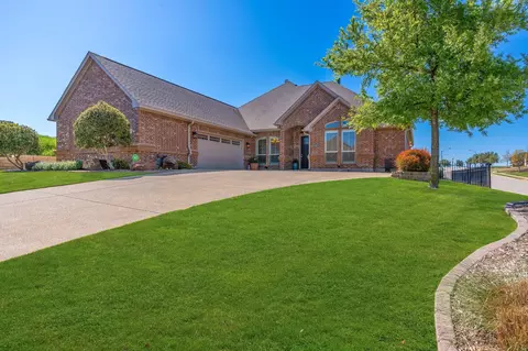 8100 Gold Hills Dr, Benbrook, TX 76126
