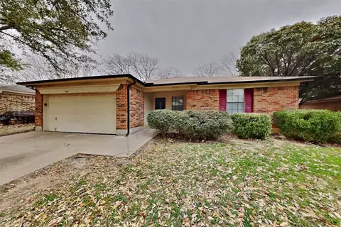6209 Big Springs Dr, Arlington, TX 76001