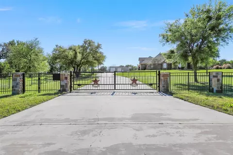 2800 Bob White Dr, Granbury, TX 76049