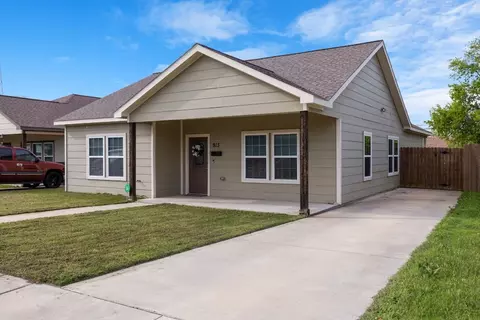 913 Glen Garden Dr, Fort Worth, TX 76104