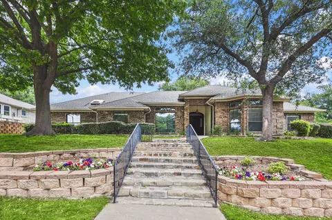 2722 Country Valley Rd, Garland, TX 75043