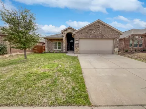 2620 Triangle Leaf Dr, Fort Worth, TX 76244