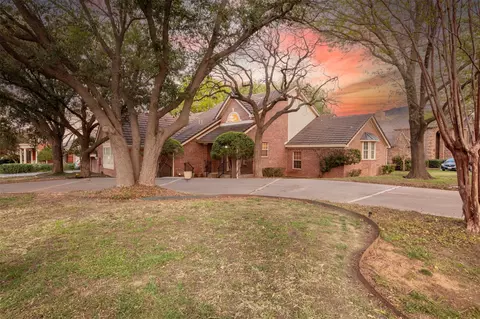 1301 Woodlake Dr, Corinth, TX 76210