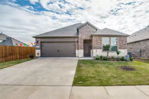 3208 Brady Starr Dr, Aubrey, TX 76227
