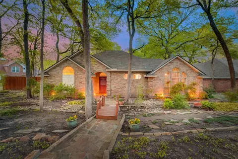 905 Singing Hills Dr, Garland, TX 75044