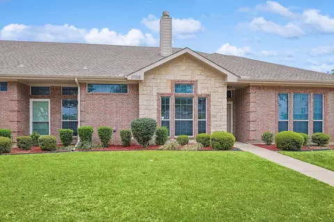 1706 Poinsettia Blvd, Denton, TX 76208
