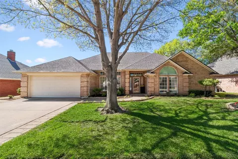 7520 Orchard Ct, North Richland Hills, TX 76182