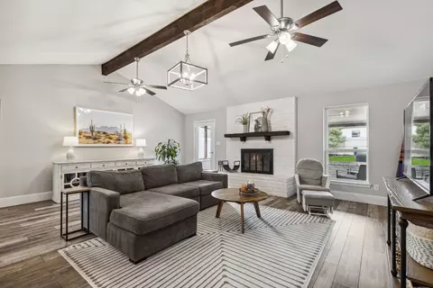 905 Ridge Dr, Bedford, TX 76021