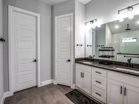 Bath - 1724 Trellis Dr, Argyle, TX 76226 photo 2 of 4