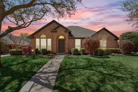 8100 Vine Wood Dr, North Richland Hills, TX 76182