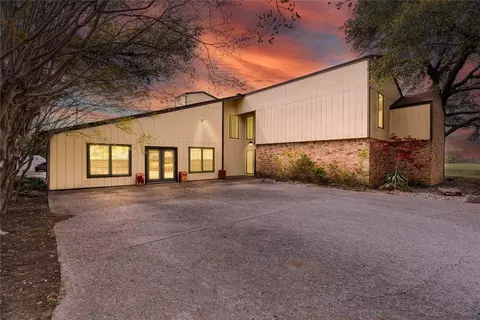 201 Falcon Ln, Hillsboro, TX 76645