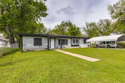 6912 Chapel Ln, Lake Worth, TX 76135