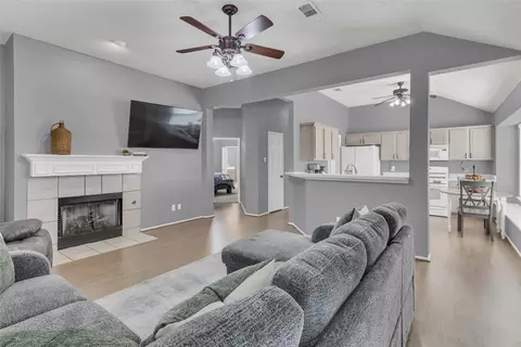 808 Cobblestone Dr, Lewisville, TX 75067