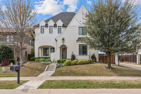 3920 Bishops Flower Rd, Fort Worth, TX 76109