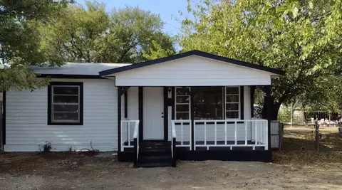 1108 W Spurgeon St, Fort Worth, TX 76115